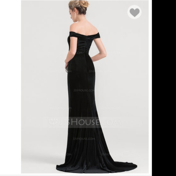 JJs House Trumpet/Mermaid Off-the-Shoulder Velvet - Picture 2 of 4